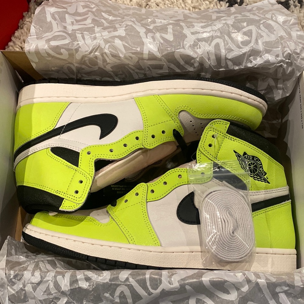 Jordan Retro 1 OG Volt